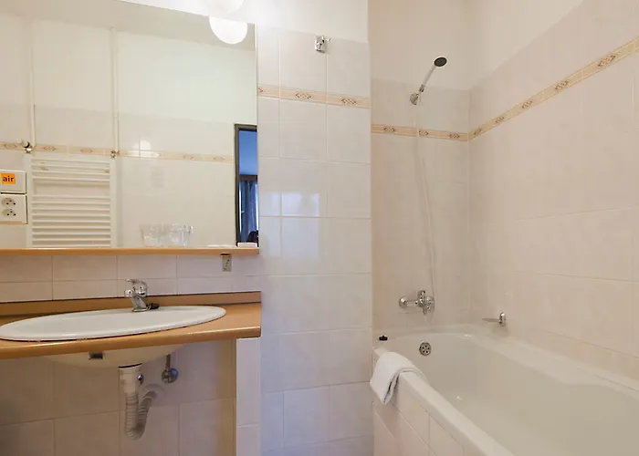 Astra Hotel 3*
